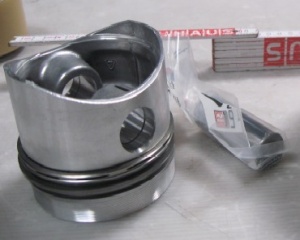 картинка Поршень с кольцами и пальцем стд.