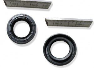 картинка Сальник коленвала <- 121450-01800