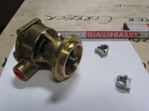 картинка Помпа водяная F4B-9 16 на Lombardini